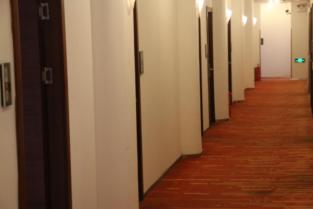 Shanghai Yiting 6+E Hotel - Lujiazui エクステリア 写真